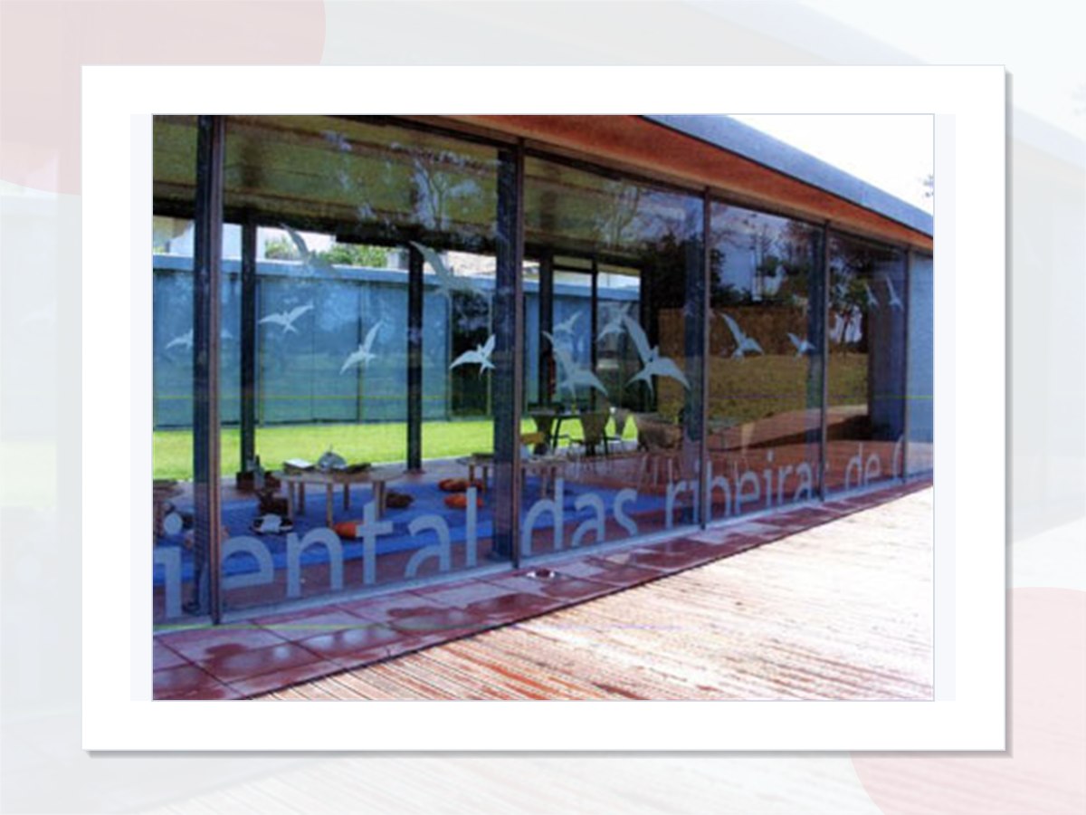 Oslikavanje izloga pjeskarenom folijom